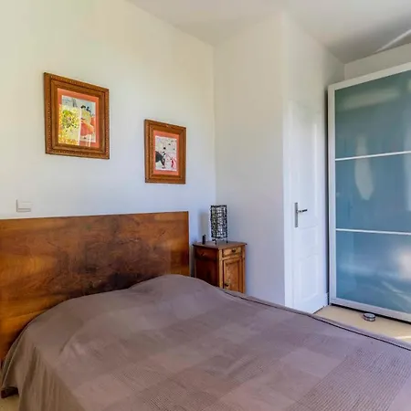Magnificent House With Pool And Terrace בית נופש קרקראן